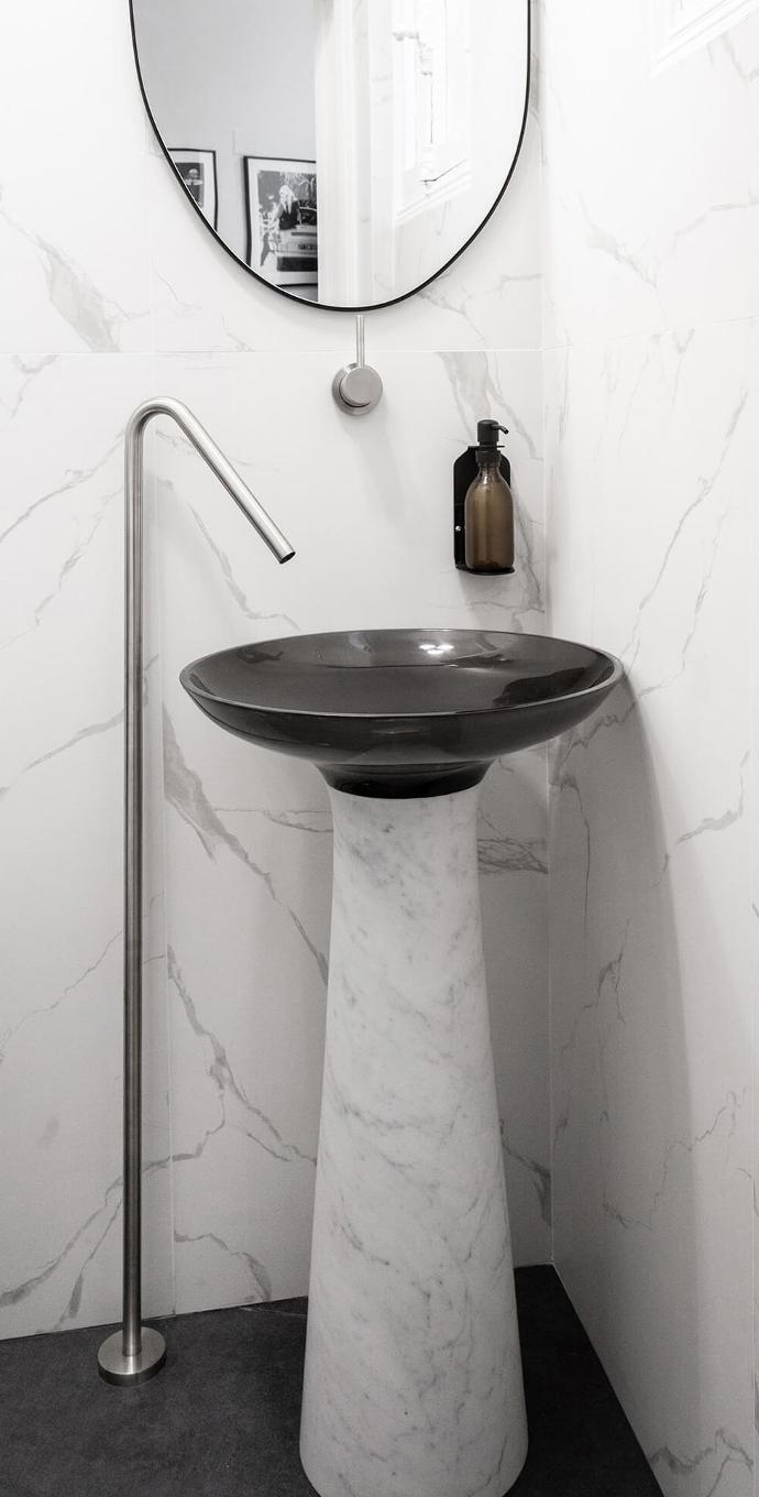 Closeup of a Tamara freestanding washbasin by Riluxa in Carrara marble and resin