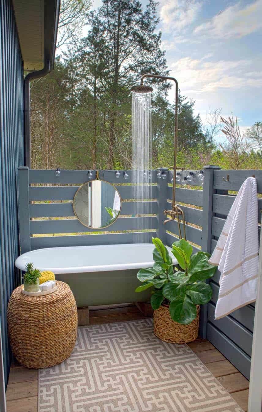 Outdoor Bathtub